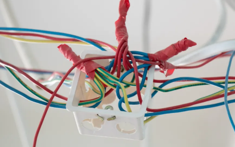 家用电线红线是火线还是零线(家电火线和零线怎么分)