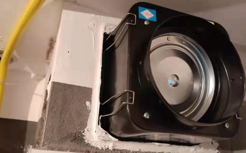 老板抽油烟机自带止逆阀吗(老板抽油烟机止逆阀效果好吗)