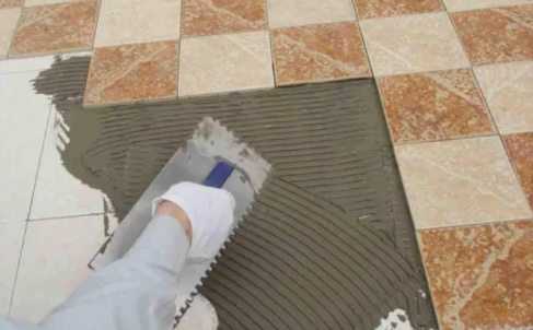 二手房地面瓷砖旧了咋办(二手房瓷砖地面如何全部翻新)