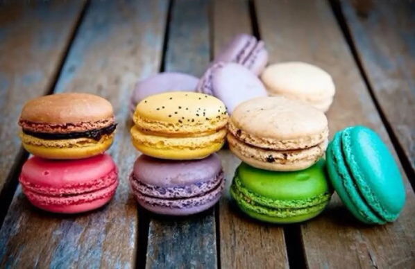 马卡龙放冰箱冷藏还是冷冻(马卡龙保存常温还是冰箱)