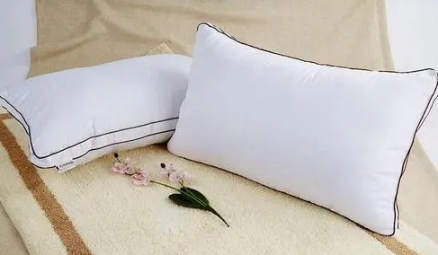 枕套发霉黑点是怎么回事(枕套起黑点怎么洗掉)