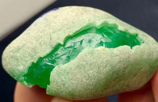 哪有翡翠原石(哪有翡翠原石翡翠原石图片)