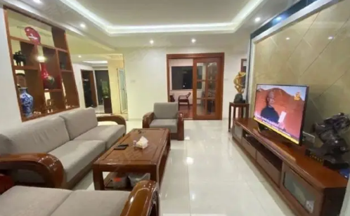 买二手房房龄有隐瞒可以要求赔偿吗(买二手房房主隐瞒房子实情怎么办?)