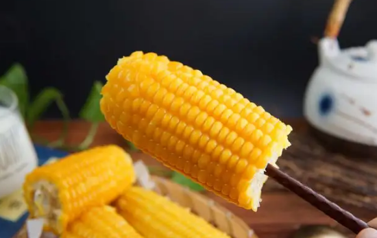 甜玉米整个水煮要煮几分钟(甜水煮玉米要多久) 甜玉米整个水煮要煮几分钟(甜水煮玉米要多久)