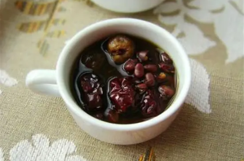 生发黑豆汤夏天喝还是冬天喝(夏天喝黑豆汤好不好)