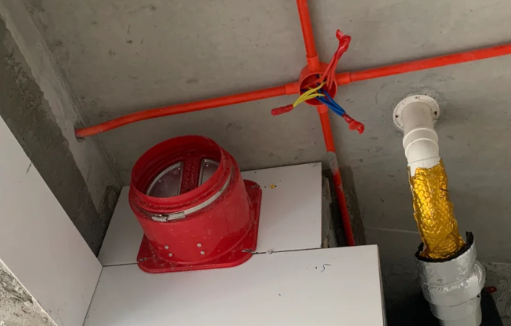 卫生间集成吊顶有止逆阀吗(卫生间吊完顶还能装止逆阀吗)