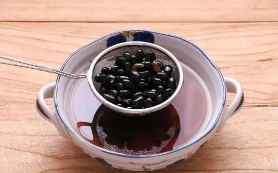 生发黑豆汤夏天喝还是冬天喝(夏天喝黑豆汤好不好)