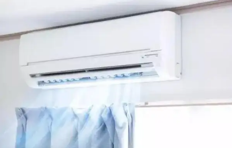 开空调开一点窗户浪费电吗(门窗都开着开空调浪费电吗?)