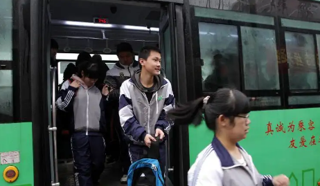 学生公交卡丢了怎么补办(武汉市学生公交卡丢了怎么补办)