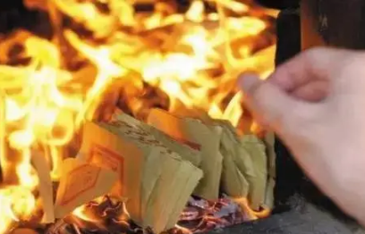 七月半烧包可以在家里烧吗(七月半烧的包是怎样包) 七月半烧包可以在家里烧吗(七月半烧的包是怎样包)