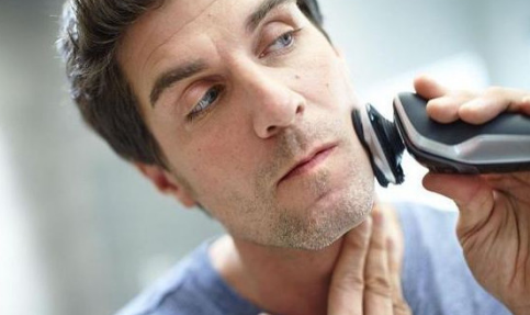 刮胡子前需要用洗面奶洗脸吗(用洗面奶洗完脸再刮胡子)