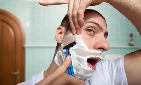 刮胡子刮出血会得破伤风吗(刮胡子刮破了需要打破伤风)