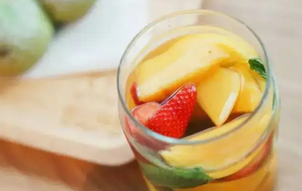 冷泡水果茶可以隔夜吗(冷泡茶不是隔夜茶吗)