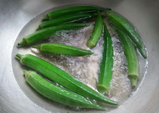 秋葵焯水后可以放着第二天吃吗(秋葵水煮后可以放到第二天吃吗)