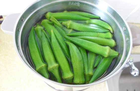 秋葵焯水后的水可以焯其他东西吗(秋葵不能焯水吗) 秋葵焯水后的水可以焯其他东西吗(秋葵不能焯水吗)