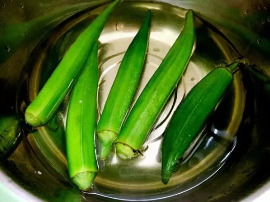 秋葵焯水后的水可以焯其他东西吗(秋葵不能焯水吗) 秋葵焯水后的水可以焯其他东西吗(秋葵不能焯水吗)