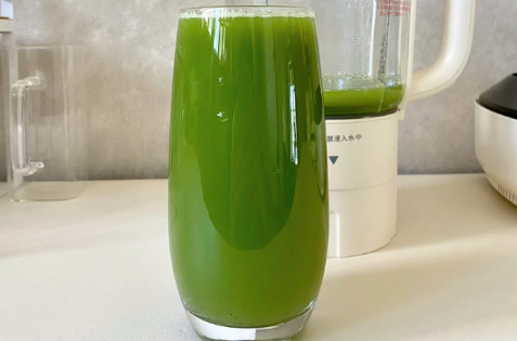 羽衣甘蓝榨汁要不要焯水(羽衣甘蓝可以直接榨汁吗)