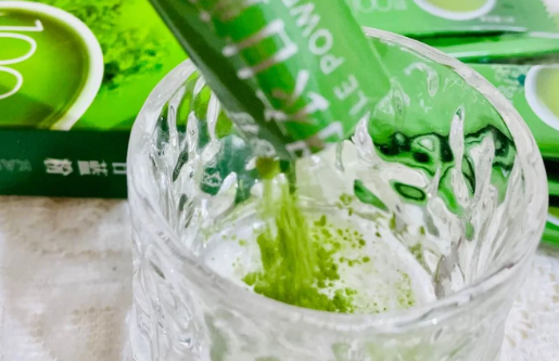 羽衣甘蓝汁早上喝还是晚上喝(羽衣甘蓝榨汁什么时候喝最好)