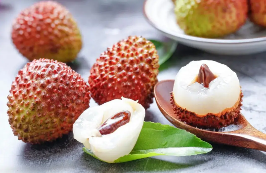 新鲜荔枝一次最好不要超过吃几颗(荔枝一次吃几颗比较好)