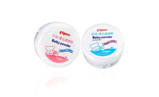 爽身粉擦头发有危害吗(爽身粉弄头发)