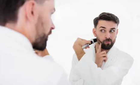 刮胡子要顺着刮还是逆着刮(刮胡子是顺刮还是逆刮)