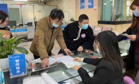 车辆能过户到80岁老人名下吗(80岁老人名下能有车吗)