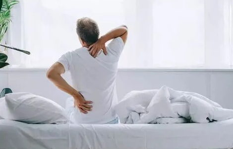 只有睡觉才会落枕吗(落枕了是不是不睡枕头会好些)