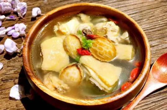 鲍鱼煲鸡汤鲍鱼壳也要放进去吗(鲍鱼煲鸡要鲍鱼壳一起放吗)