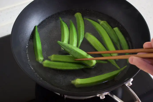 秋葵焯水几分钟(秋葵焯水几分钟能熟 秋葵为什么要焯水)