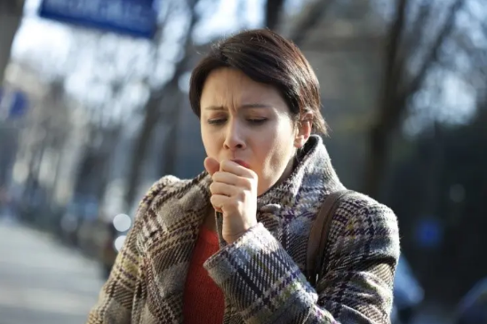 咳嗽久了会得肺炎吗(咳嗽久了会有肺炎吗)