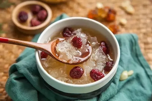 银耳汤怎么熬比较浓(银耳汤怎么熬出来浓稠)