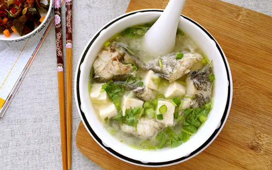 黑鱼汤的营养价值及功效与作用(黑鱼汤有什么功效与作用) 黑鱼汤的营养价值及功效与作用(黑鱼汤有什么功效与作用)