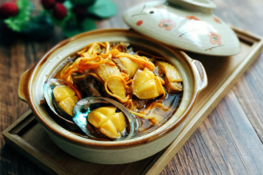 鲍鱼煲鸡汤鲍鱼壳也要放进去吗(鲍鱼煲鸡要鲍鱼壳一起放吗)