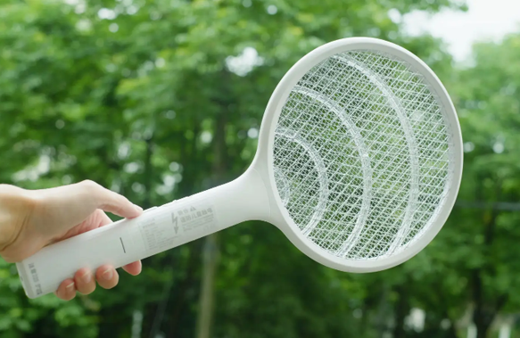 电蚊拍的紫光灯对人体有影响吗(电蚊拍上的紫光灯伤眼睛吗?)