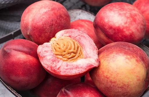 吃血桃要削皮吗(吃桃子刮皮吗) 吃血桃要削皮吗(吃桃子刮皮吗)