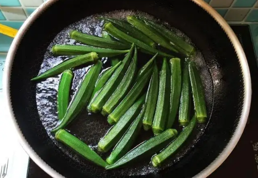 秋葵焯水前去蒂还是焯水后去蒂(秋葵是先焯水还是先切开) 秋葵焯水前去蒂还是焯水后去蒂(秋葵是先焯水还是先切开)