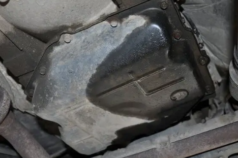 汽车轻微漏油还能开吗(车子漏汽油还能开吗) 汽车轻微漏油还能开吗(车子漏汽油还能开吗)