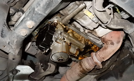 汽车轻微漏油还能开吗(车子漏汽油还能开吗)