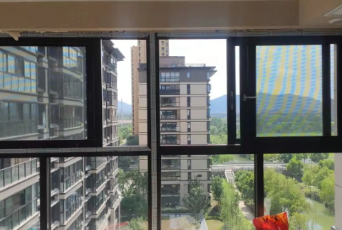 低楼层封阳台用多厚断桥铝(阳台封窗户用多厚的断桥铝)