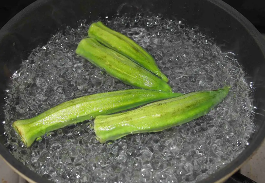 焯过秋葵的水可以焯西兰花吗(做秋葵需要焯水吗)