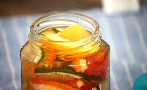 冷泡水果茶可以隔夜吗(冷泡茶不是隔夜茶吗)