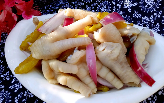 泡椒凤爪的热量高吗(自己做的泡椒凤爪热量高吗)