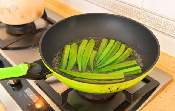 焯过秋葵的水可以焯西兰花吗(做秋葵需要焯水吗)