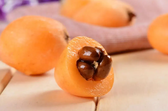 枇杷吃多了有什么坏处(枇杷吃多了有好处吗)