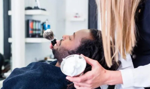 胡子越刮越硬是真的吗(胡子是不是越刮越多越刮越硬了)