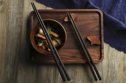 自己弄断筷子预示着什么(筷子用断了是什么预兆呀?)