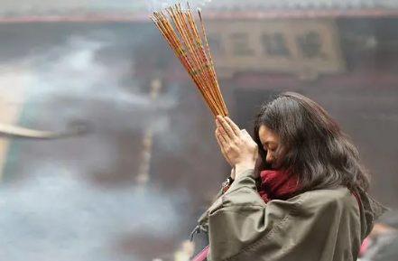 2022中考去庙里拜有用吗(中考去庙里祈福)