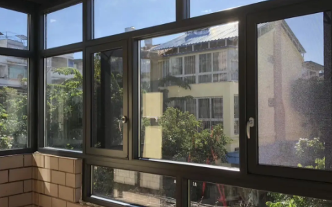 低楼层封阳台用多厚断桥铝(阳台封窗户用多厚的断桥铝)