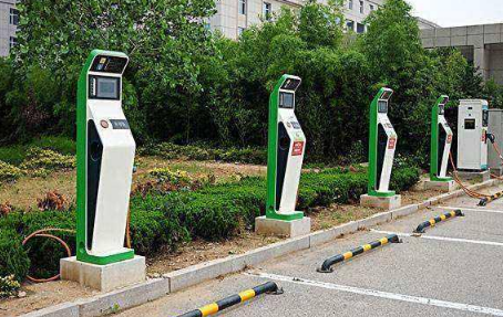 电车普及了油车会贬值吗(现在电车和油车)