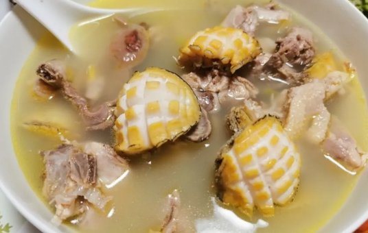 鲍鱼煲鸡汤鲍鱼壳也要放进去吗(鲍鱼煲鸡要鲍鱼壳一起放吗)